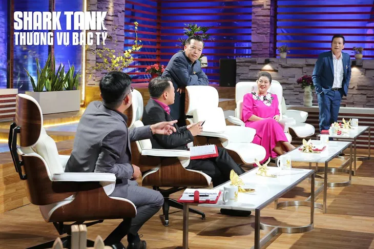 Dàn cá mập lần đầu thổ lộ về mình trong tập cuối Shark Tank Việt Nam - Ảnh 4. Dàn cá mập lần đầu thổ lộ về mình trong tập cuối Shark Tank Việt Nam - Ảnh 4.