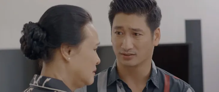 Hoa hồng trên ngực trái - Tập 26: Mẹ Thái sốc khi căn nhà cuối cùng con trai cũng phải bán đi để trả nợ - Ảnh 2. Hoa hồng trên ngực trái - Tập 26: Mẹ Thái sốc khi căn nhà cuối cùng con trai cũng phải bán đi để trả nợ - Ảnh 2.
