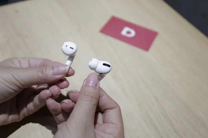 Trên tay AirPods Pro và so sánh với AirPods thế hệ cũ - Ảnh 12. Trên tay AirPods Pro và so sánh với AirPods thế hệ cũ - Ảnh 12.