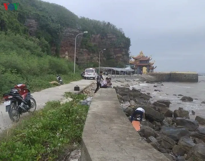 Phát hiện thi thể cụ ông bên bãi biển Đồ Sơn - Ảnh 1. Phát hiện thi thể cụ ông bên bãi biển Đồ Sơn - Ảnh 1.