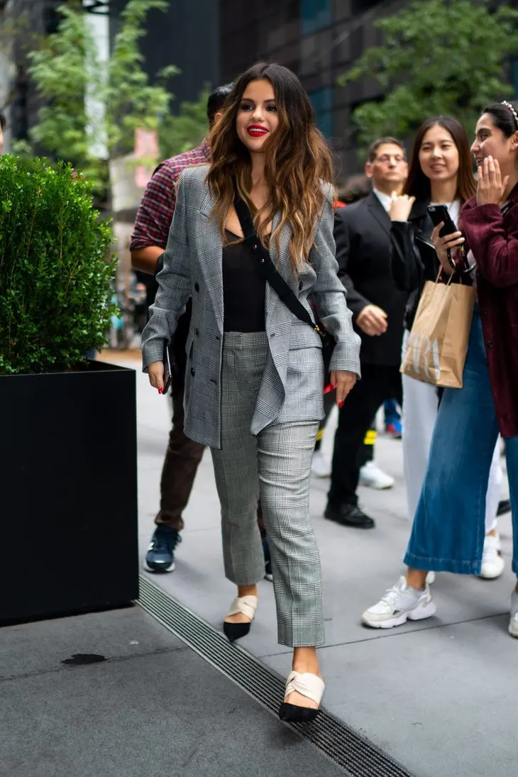 Trở lại làng nhạc, Selena Gomez thời trang hơn bao giờ hết - Ảnh 3. Trở lại làng nhạc, Selena Gomez thời trang hơn bao giờ hết - Ảnh 3.