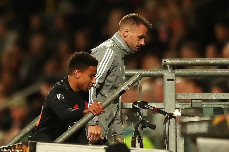 Europa League 2019/20: Hòa 0-0 trước AZ Alkmaar, Manchester United mất ngôi đầu - Ảnh 3. Europa League 2019/20: Hòa 0-0 trước AZ Alkmaar, Manchester United mất ngôi đầu - Ảnh 3.