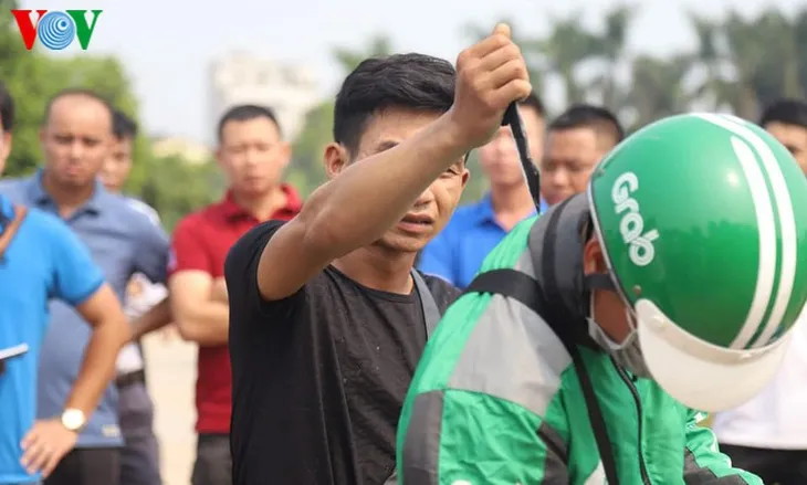 Khởi tố bị can 2 đối tượng sát hại tài xế Grab - Ảnh 2. Khởi tố bị can 2 đối tượng sát hại tài xế Grab - Ảnh 2.