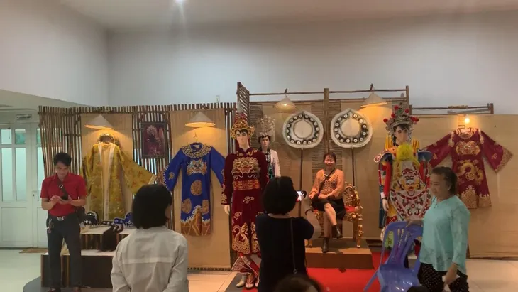 Biểu diễn cải lương miễn phí: Nên hay không? - Ảnh 5. Biểu diễn cải lương miễn phí: Nên hay không? - Ảnh 5.