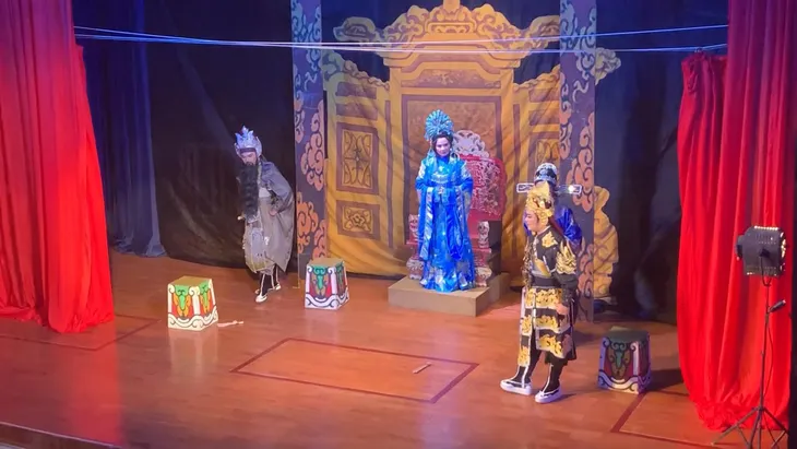 Biểu diễn cải lương miễn phí: Nên hay không? - Ảnh 2. Biểu diễn cải lương miễn phí: Nên hay không? - Ảnh 2.