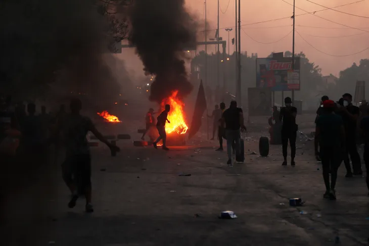 Iraq bãi bỏ lệnh giới nghiêm ở thủ đô Baghdad - Ảnh 2. Iraq bãi bỏ lệnh giới nghiêm ở thủ đô Baghdad - Ảnh 2.