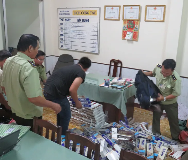 Thu giữ hơn 4.300 gói thuốc lá nhập lậu tại Long An - Ảnh 1. Thu giữ hơn 4.300 gói thuốc lá nhập lậu tại Long An - Ảnh 1.