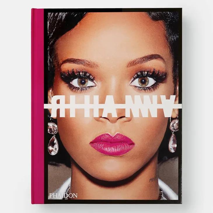 Chưa vội ra nhạc, Rihanna ra mắt sách ảnh tự truyện - Ảnh 1. Chưa vội ra nhạc, Rihanna ra mắt sách ảnh tự truyện - Ảnh 1.