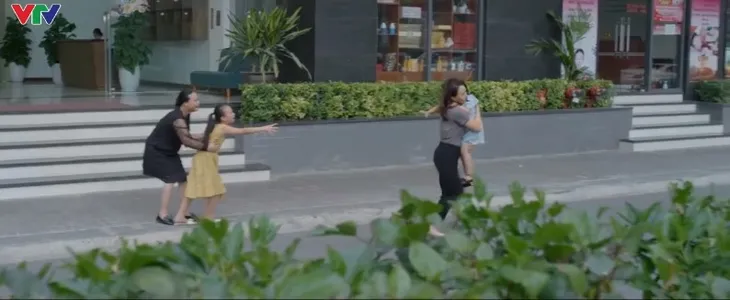 Hoa hồng trên ngực trái - Tập 19: Xé lòng cảnh hai con của Khuê phải chia lìa vì bố mẹ ly hôn - Ảnh 5. Hoa hồng trên ngực trái - Tập 19: Xé lòng cảnh hai con của Khuê phải chia lìa vì bố mẹ ly hôn - Ảnh 5.