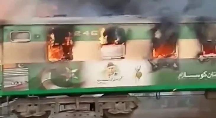 Nổ bình ga trên tàu hỏa Pakistan khiến ít nhất 65 người thiệt mạng - Ảnh 1. Nổ bình ga trên tàu hỏa Pakistan khiến ít nhất 65 người thiệt mạng - Ảnh 1.