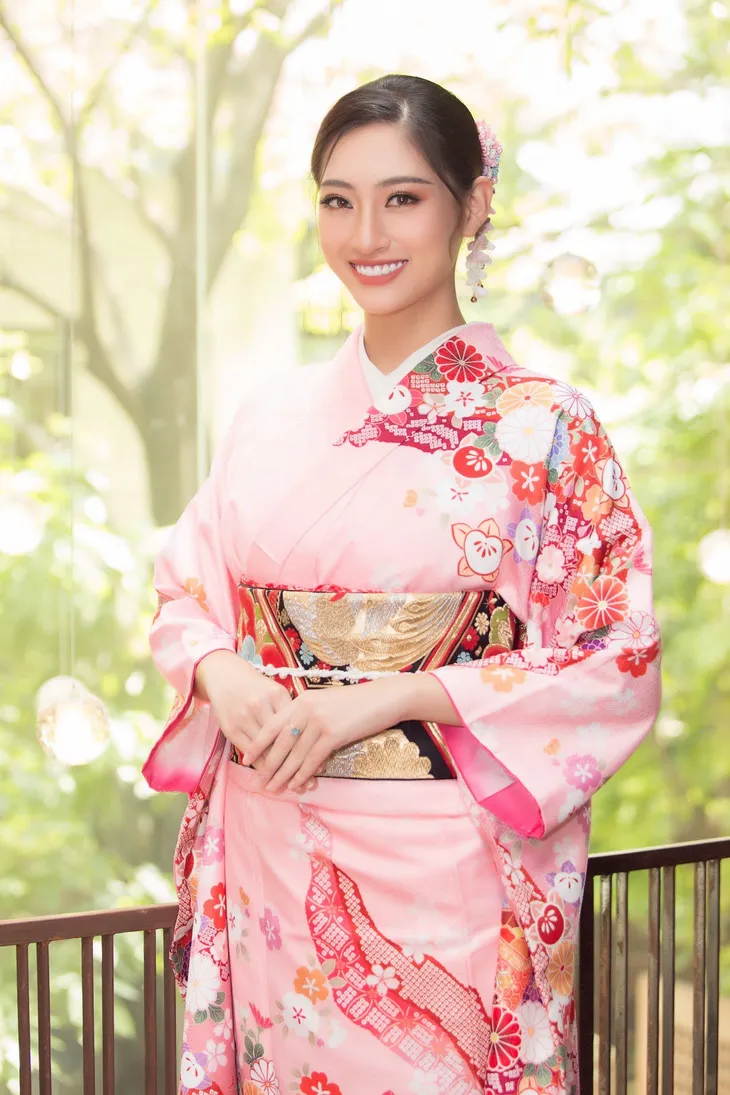 Hoa hậu Lương Thùy Linh - Á hậu Tường San diện kimono đọ sắc - Ảnh 8. Hoa hậu Lương Thùy Linh - Á hậu Tường San diện kimono đọ sắc - Ảnh 8.