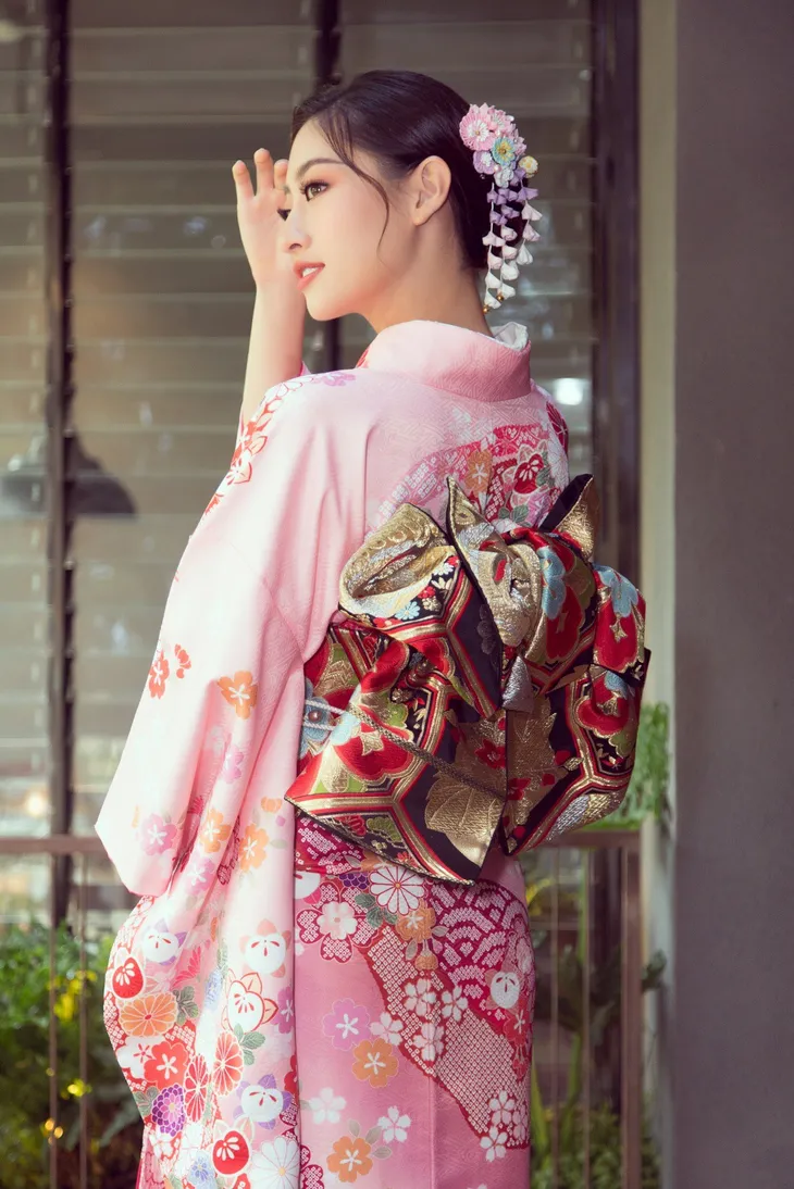 Hoa hậu Lương Thùy Linh - Á hậu Tường San diện kimono đọ sắc - Ảnh 6. Hoa hậu Lương Thùy Linh - Á hậu Tường San diện kimono đọ sắc - Ảnh 6.