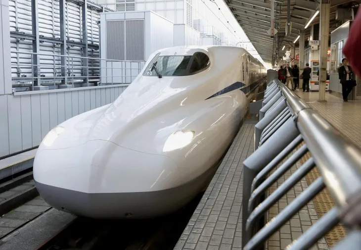 Nhật Bản ra mắt tàu shinkansen mới, có thể chạy dù mất điện - Ảnh 1. Nhật Bản ra mắt tàu shinkansen mới, có thể chạy dù mất điện - Ảnh 1.