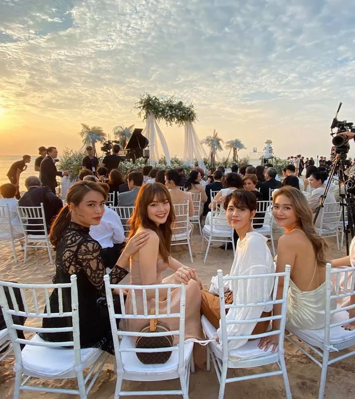Dàn sao Việt nô nức dự lễ cưới Đông Nhi, Ông Cao Thắng - Ảnh 11. Dàn sao Việt nô nức dự lễ cưới Đông Nhi, Ông Cao Thắng - Ảnh 11.