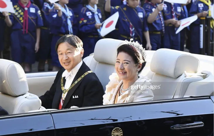 Lễ diễu hành sau đăng quang của Nhật hoàng Naruhito - Ảnh 1.