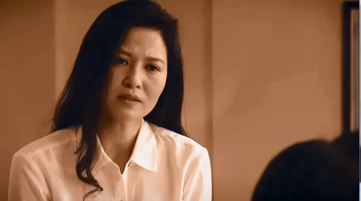 Sinh tử - Tập 8: Bà Hiền (Thúy Hà) cười đầy ẩn ý khi nhắc đến việc kiểm điểm cán bộ - Ảnh 1. Sinh tử - Tập 8: Bà Hiền (Thúy Hà) cười đầy ẩn ý khi nhắc đến việc kiểm điểm cán bộ - Ảnh 1.