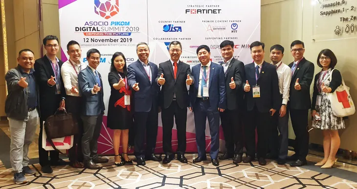 Ba đại diện Việt Nam được trao giải thưởng ASOCIO 2019 - Ảnh 1.