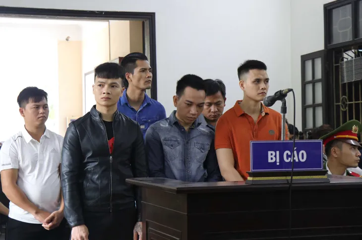 Khá Bảnh lĩnh án 10 năm 6 tháng tù vì tội Đánh bạc và Tổ chức đánh bạc - Ảnh 2. Khá Bảnh lĩnh án 10 năm 6 tháng tù vì tội Đánh bạc và Tổ chức đánh bạc - Ảnh 2.