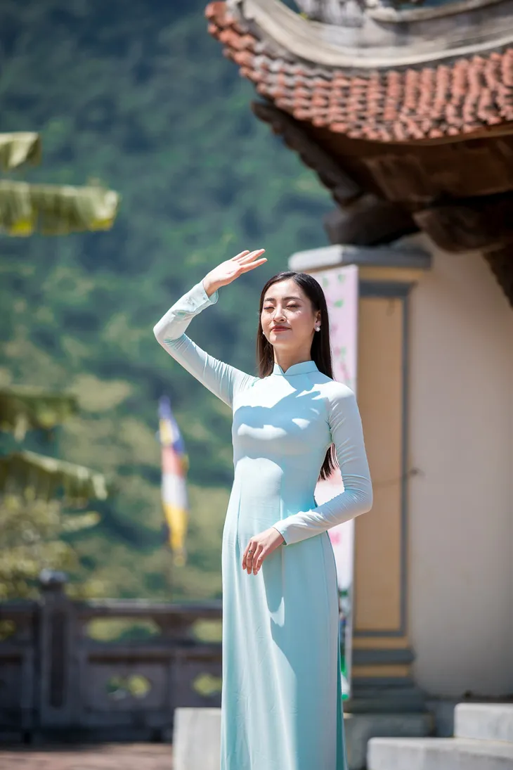 Hoa hậu Lương Thùy Linh đẹp mê hoặc trong clip tự giới thiệu gửi đến Miss World 2019 - Ảnh 7. Hoa hậu Lương Thùy Linh đẹp mê hoặc trong clip tự giới thiệu gửi đến Miss World 2019 - Ảnh 7.
