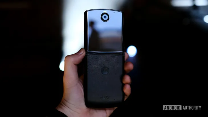 Cận cảnh Motorola Razr 2019: Đắt có xắt ra miếng? - Ảnh 5.