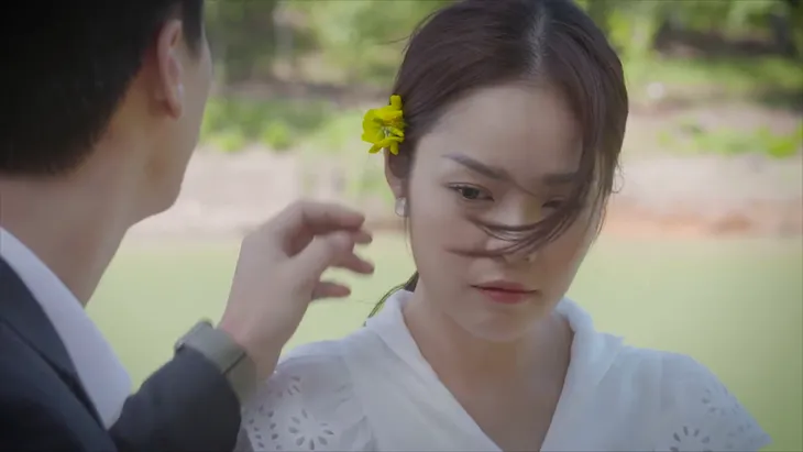Huỳnh Anh theo đuổi bà mẹ đơn thân trong phim mới Tiệm ăn dì ghẻ - Ảnh 3. Huỳnh Anh theo đuổi bà mẹ đơn thân trong phim mới Tiệm ăn dì ghẻ - Ảnh 3.