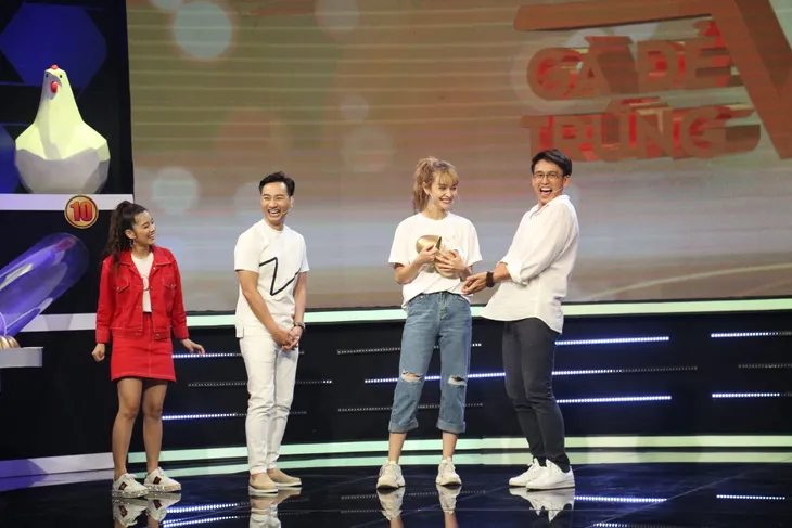 Gà đẻ trứng vàng - Tập 1: S.T Sơn Thạch ngầm ám chỉ MC Quang Bảo “bóng” - Ảnh 7. Gà đẻ trứng vàng - Tập 1: S.T Sơn Thạch ngầm ám chỉ MC Quang Bảo “bóng” - Ảnh 7.