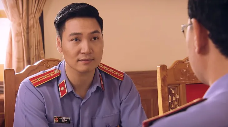 Sinh tử - Tập 10: Hối lộ cán bộ Viện Kiểm sát bất thành, Hoàng (Trọng Hùng) méo mặt - Ảnh 3. Sinh tử - Tập 10: Hối lộ cán bộ Viện Kiểm sát bất thành, Hoàng (Trọng Hùng) méo mặt - Ảnh 3.