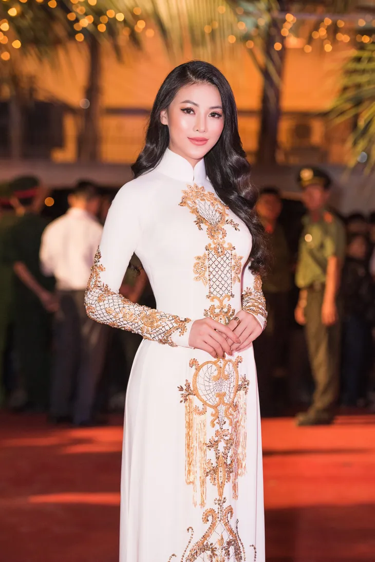 Hoa hậu Phương Khánh diện áo dài nền nã dự khai mạc Lễ hội Dừa Bến Tre 2019 - Ảnh 7. Hoa hậu Phương Khánh diện áo dài nền nã dự khai mạc Lễ hội Dừa Bến Tre 2019 - Ảnh 7.