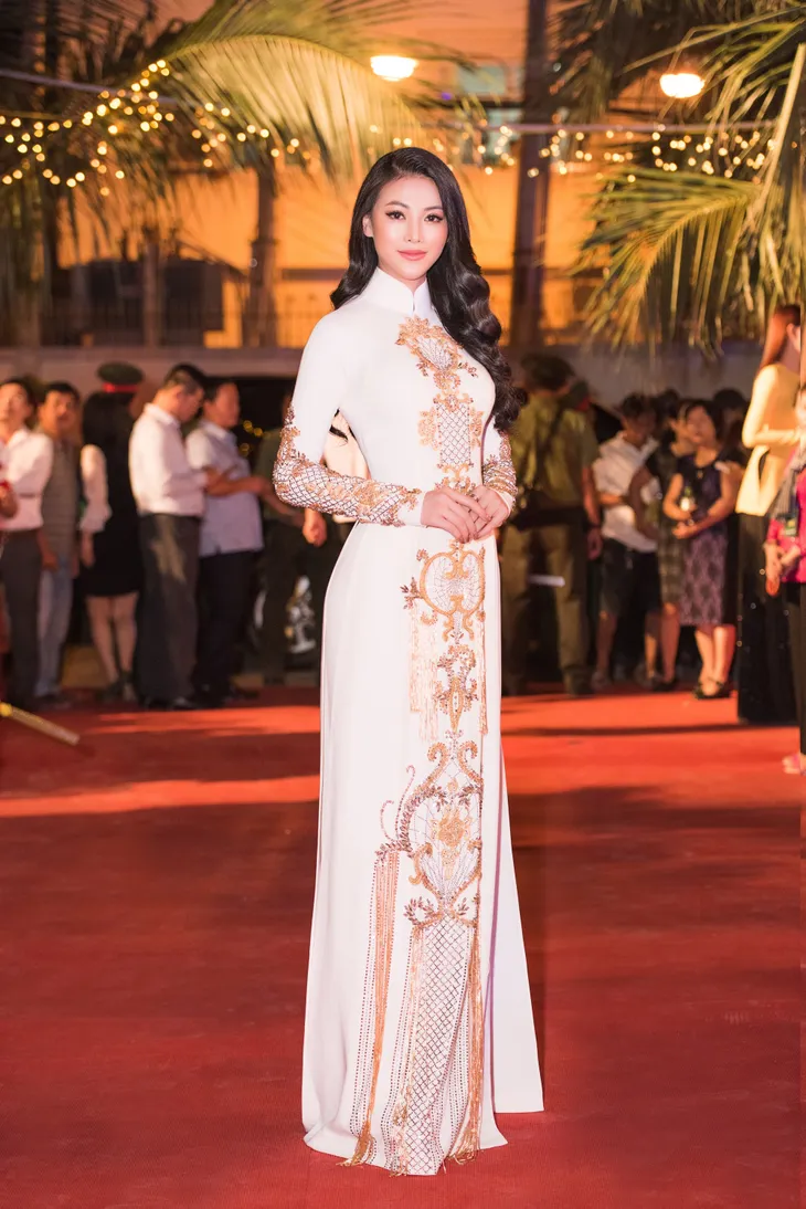 Hoa hậu Phương Khánh diện áo dài nền nã dự khai mạc Lễ hội Dừa Bến Tre 2019 - Ảnh 6. Hoa hậu Phương Khánh diện áo dài nền nã dự khai mạc Lễ hội Dừa Bến Tre 2019 - Ảnh 6.