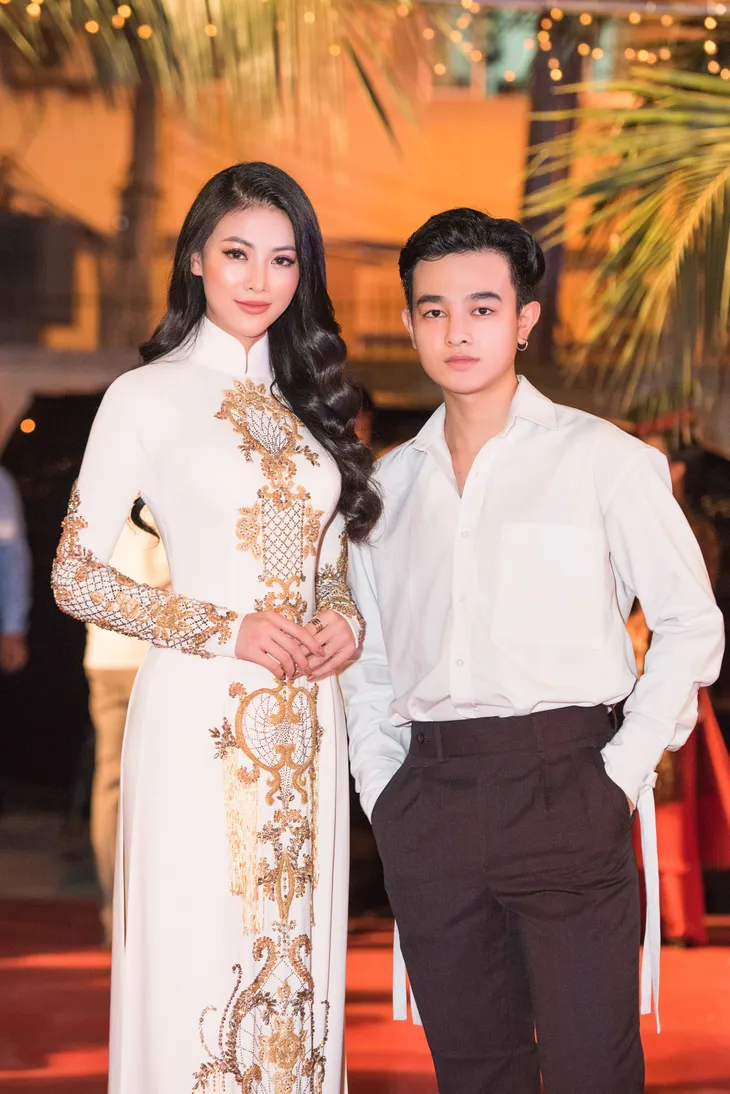 Hoa hậu Phương Khánh diện áo dài nền nã dự khai mạc Lễ hội Dừa Bến Tre 2019 - Ảnh 4. Hoa hậu Phương Khánh diện áo dài nền nã dự khai mạc Lễ hội Dừa Bến Tre 2019 - Ảnh 4.