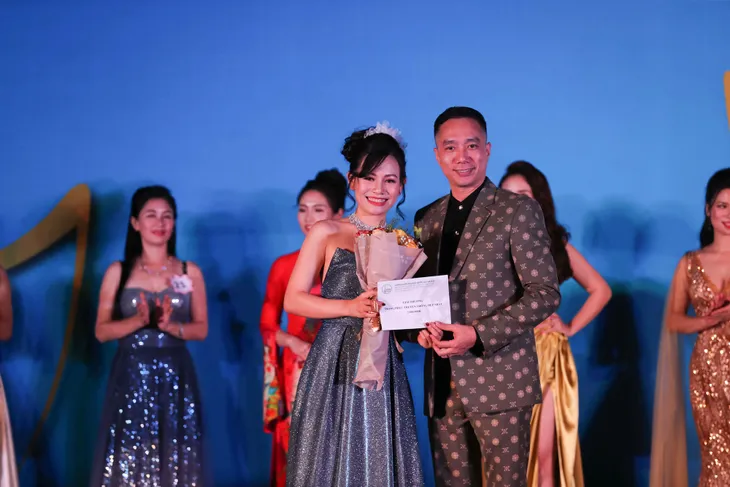 Ấn tượng những BST thời trang trong cuộc thi Nữ cán bộ công đoàn duyên dáng - Ảnh 2. Ấn tượng những BST thời trang trong cuộc thi Nữ cán bộ công đoàn duyên dáng - Ảnh 2.