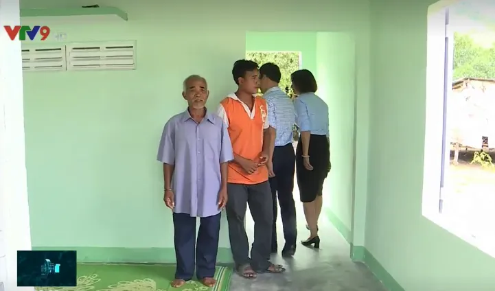 Trao tặng nhà tình nghĩa cho nhiều hộ nghèo ở Khánh Hòa - Ảnh 2. Trao tặng nhà tình nghĩa cho nhiều hộ nghèo ở Khánh Hòa - Ảnh 2.