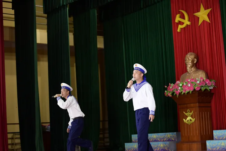 Minh Châu, B Trần bị cháy nắng, phát ban khi tham gia “Sao nhập ngũ” - Ảnh 4. Minh Châu, B Trần bị cháy nắng, phát ban khi tham gia “Sao nhập ngũ” - Ảnh 4.