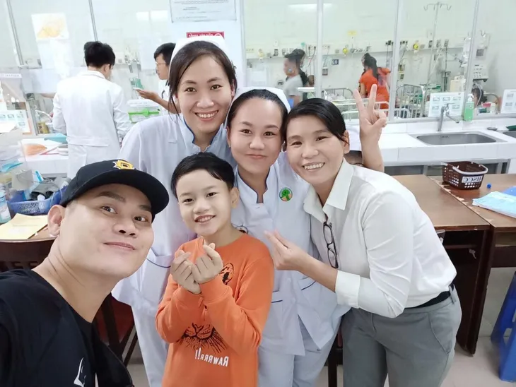 Con trai MC Hồng Phúc từ chối việc bố tổ chức tiệc sinh nhật để dành tiền làm từ thiện cho trẻ bị tim - Ảnh 2. Con trai MC Hồng Phúc từ chối việc bố tổ chức tiệc sinh nhật để dành tiền làm từ thiện cho trẻ bị tim - Ảnh 2.