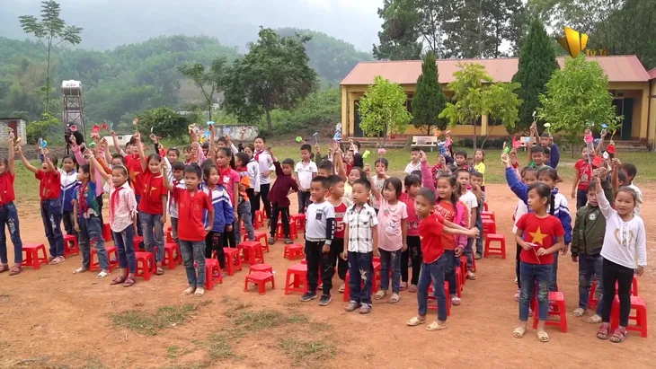 Lễ kỷ niệm ngày Nhà giáo Việt Nam đặc biệt tại trường tiểu học Cúc Đường (Thái Nguyên) - Ảnh 1. Lễ kỷ niệm ngày Nhà giáo Việt Nam đặc biệt tại trường tiểu học Cúc Đường (Thái Nguyên) - Ảnh 1.