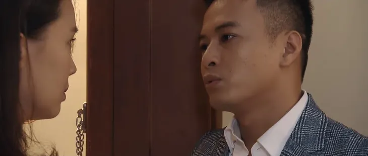 Hoa hồng trên ngực trái - Tập 31: Bảo nắm tay, thả thính Khuê cực mạnh - Ảnh 3. Hoa hồng trên ngực trái - Tập 31: Bảo nắm tay, thả thính Khuê cực mạnh - Ảnh 3.