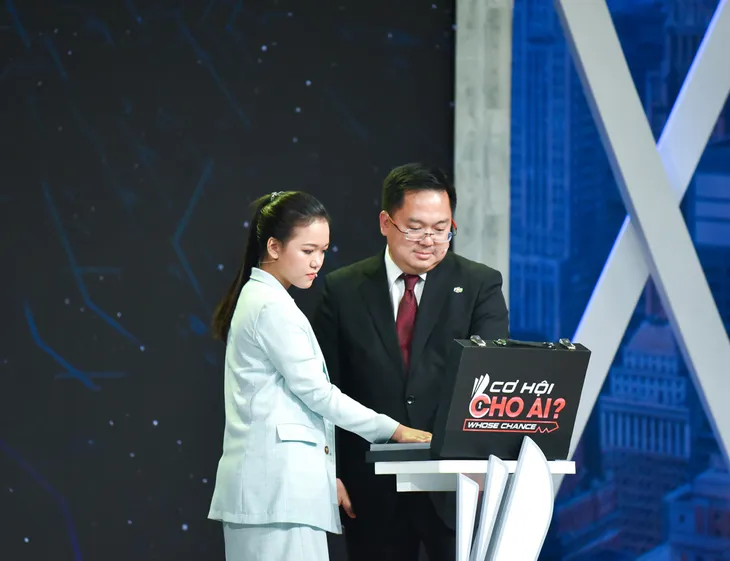 5 màn thương lượng chốt lương kịch tính tại Cơ hội cho ai - Ảnh 2. 5 màn thương lượng chốt lương kịch tính tại Cơ hội cho ai - Ảnh 2.