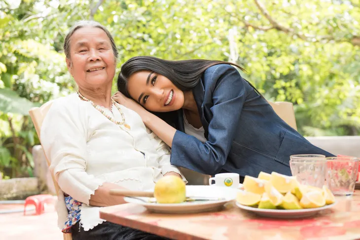 Ghé thăm nhà Hoàng Thùy ở Thanh Hóa trước khi cô lên đường thi Hoa hậu Hoàn vũ 2019 - Ảnh 9. Ghé thăm nhà Hoàng Thùy ở Thanh Hóa trước khi cô lên đường thi Hoa hậu Hoàn vũ 2019 - Ảnh 9.