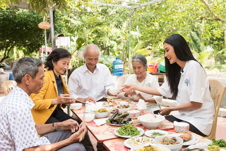 Ghé thăm nhà Hoàng Thùy ở Thanh Hóa trước khi cô lên đường thi Hoa hậu Hoàn vũ 2019 - Ảnh 4. Ghé thăm nhà Hoàng Thùy ở Thanh Hóa trước khi cô lên đường thi Hoa hậu Hoàn vũ 2019 - Ảnh 4.