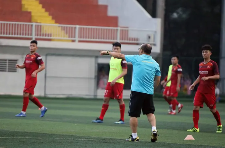 HLV Park Hang Seo: Tôi hiểu kỳ vọng của người hâm mộ Việt Nam về tấm HCV SEA Games - Ảnh 1. HLV Park Hang Seo: Tôi hiểu kỳ vọng của người hâm mộ Việt Nam về tấm HCV SEA Games - Ảnh 1.