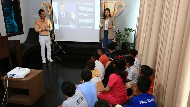 Diệu Nhi, Don Nguyễn và HLV Hồng Sơn làm fashionista cho Cầu thủ nhí 2019 - Ảnh 1. Diệu Nhi, Don Nguyễn và HLV Hồng Sơn làm fashionista cho Cầu thủ nhí 2019 - Ảnh 1.