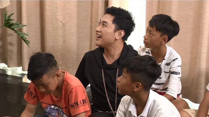 Diệu Nhi, Don Nguyễn và HLV Hồng Sơn làm fashionista cho Cầu thủ nhí 2019 - Ảnh 2. Diệu Nhi, Don Nguyễn và HLV Hồng Sơn làm fashionista cho Cầu thủ nhí 2019 - Ảnh 2.