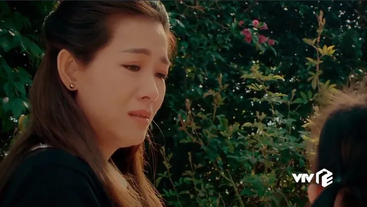 Nước mắt loài cỏ dại: Gia đình vô phúc vớ phải cô con dâu dối trên lừa dưới như Phương (NSƯT Mỹ Uyên) - Ảnh 7. Nước mắt loài cỏ dại: Gia đình vô phúc vớ phải cô con dâu dối trên lừa dưới như Phương (NSƯT Mỹ Uyên) - Ảnh 7.