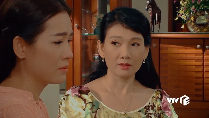 Nước mắt loài cỏ dại: Gia đình vô phúc vớ phải cô con dâu dối trên lừa dưới như Phương (NSƯT Mỹ Uyên) - Ảnh 4. Nước mắt loài cỏ dại: Gia đình vô phúc vớ phải cô con dâu dối trên lừa dưới như Phương (NSƯT Mỹ Uyên) - Ảnh 4.