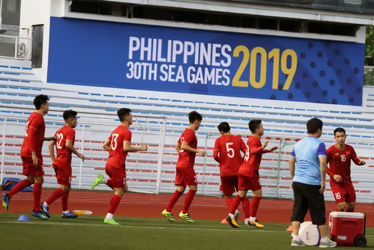 U22 Việt Nam tập làm quen sân đấu trận ra quân gặp ĐT U22 Brunei - Ảnh 3. U22 Việt Nam tập làm quen sân đấu trận ra quân gặp ĐT U22 Brunei - Ảnh 3.