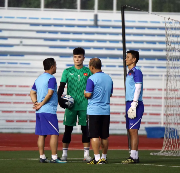 U22 Việt Nam tập làm quen sân đấu trận ra quân gặp ĐT U22 Brunei - Ảnh 2. U22 Việt Nam tập làm quen sân đấu trận ra quân gặp ĐT U22 Brunei - Ảnh 2.