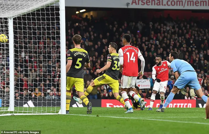 Arsenal 2-2 Southampton: Lacazette tỏa sáng, Pháo thủ thoát hiểm phút cuối - Ảnh 2. Arsenal 2-2 Southampton: Lacazette tỏa sáng, Pháo thủ thoát hiểm phút cuối - Ảnh 2.