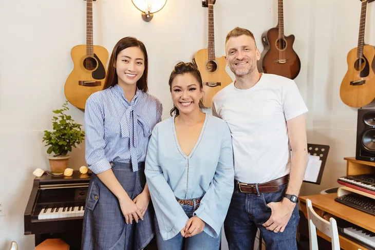Lương Thùy Linh diện đầm hồng ấn tượng chào sân Miss World 2019 - Ảnh 3. Lương Thùy Linh diện đầm hồng ấn tượng chào sân Miss World 2019 - Ảnh 3.