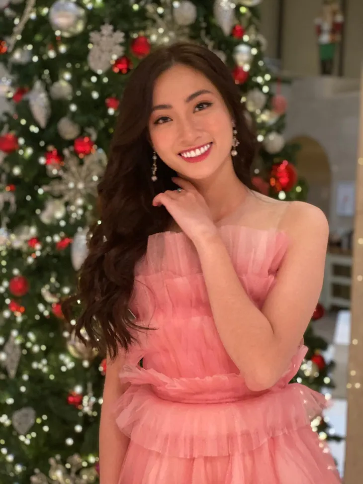 Lương Thùy Linh diện đầm hồng ấn tượng chào sân Miss World 2019 - Ảnh 6. Lương Thùy Linh diện đầm hồng ấn tượng chào sân Miss World 2019 - Ảnh 6.