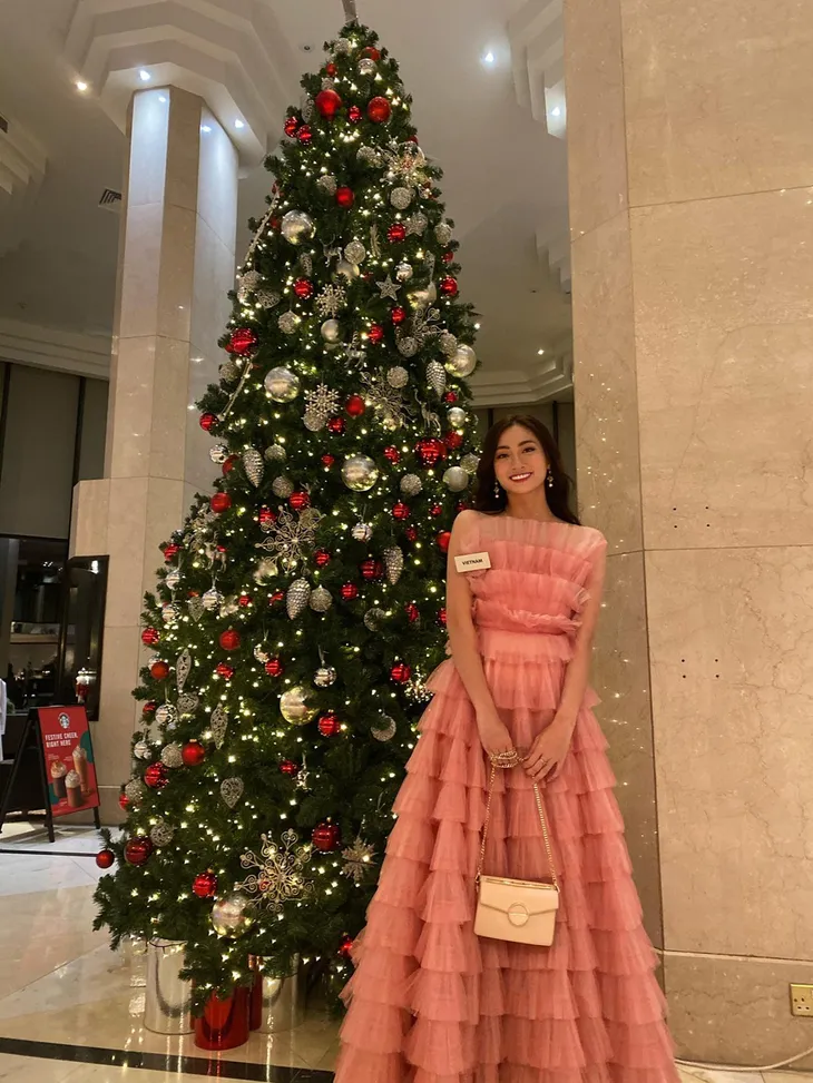 Lương Thùy Linh diện đầm hồng ấn tượng chào sân Miss World 2019 - Ảnh 7. Lương Thùy Linh diện đầm hồng ấn tượng chào sân Miss World 2019 - Ảnh 7.